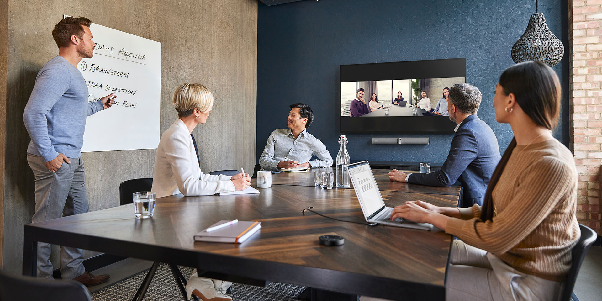 Báo Giá Hệ Thống Họp Trực Tuyến Và Những Lưu Ý Khi Lựa Chọn Thiết Bị Trực Tuyến Báo Giá Hệ Thống Họp Trực Tuyến Và Những Lưu Ý Khi Lựa Chọn Thiết Bị Trực Tuyến