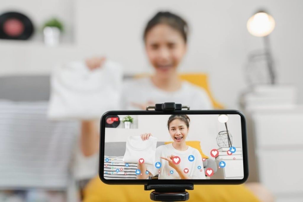 Bật Mí Cách Cắt Video Livestream trên Facebook Dễ Thực Hiện Bật Mí Cách Cắt Video Livestream trên Facebook Dễ Thực Hiện