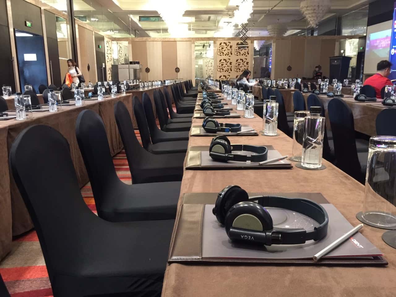 Cho Thuê Tai Nghe Phiên Dịch Chuyên Nghiệp Tại TPHCM và Hà Nội Cho Thuê Tai Nghe Phiên Dịch Chuyên Nghiệp Tại TPHCM và Hà Nội