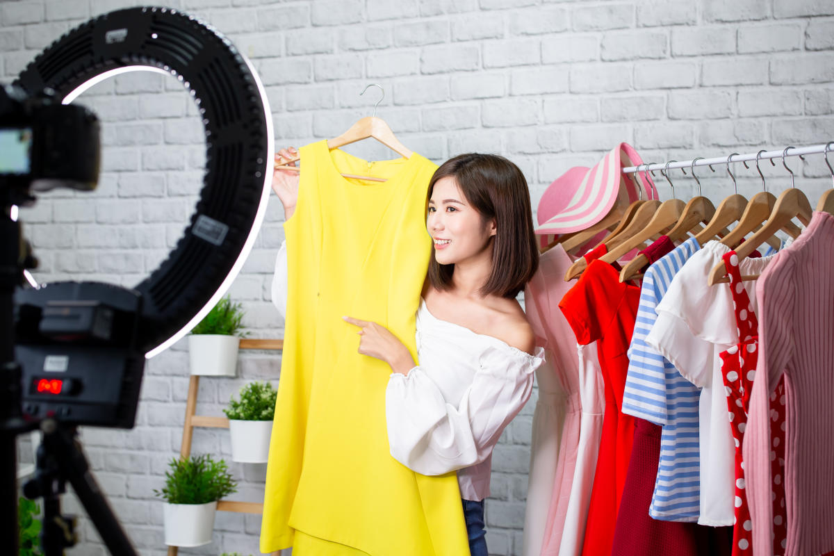 Có Nên Mua Hàng Livestream Không? Ưu Nhược Điểm Khi Mua Mua Hàng Online Có Nên Mua Hàng Livestream Không? Ưu Nhược Điểm Khi Mua Mua Hàng Online