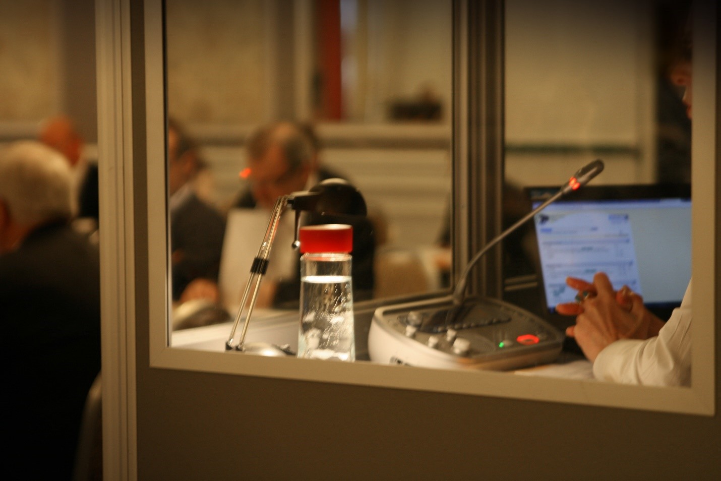 Dịch Cabin Là Gì? Phiên Dịch Cabin Có Khó Không?