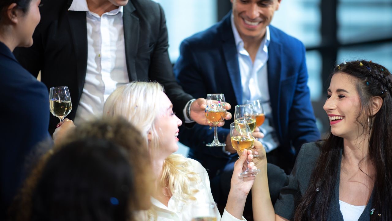 Lễ Kỷ Niệm Là Gì? Ý Nghĩa Và Cách Tổ Chức Lễ Kỷ Niệm Lễ Kỷ Niệm Là Gì? Ý Nghĩa Và Cách Tổ Chức Lễ Kỷ Niệm