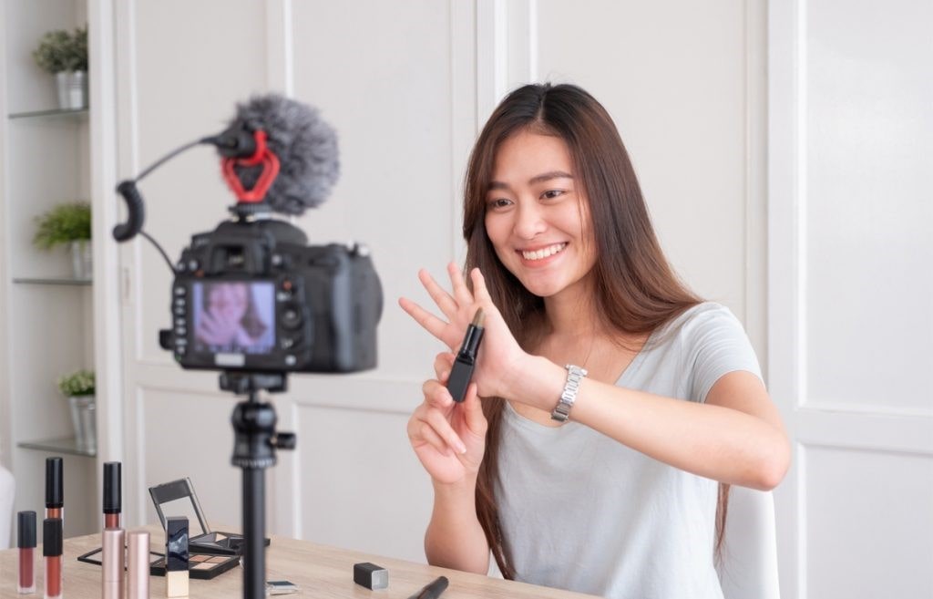 Livestream Cần Những Gì? Những Thiết Bị Hỗ Trợ Livestream Chuyên Nghiệp Livestream Cần Những Gì? Những Thiết Bị Hỗ Trợ Livestream Chuyên Nghiệp