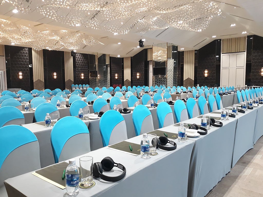 Bỏ Túi Những Lưu Ý Khi Thuê Tai Nghe Phiên Dịch Bỏ Túi Những Lưu Ý Khi Thuê Tai Nghe Phiên Dịch