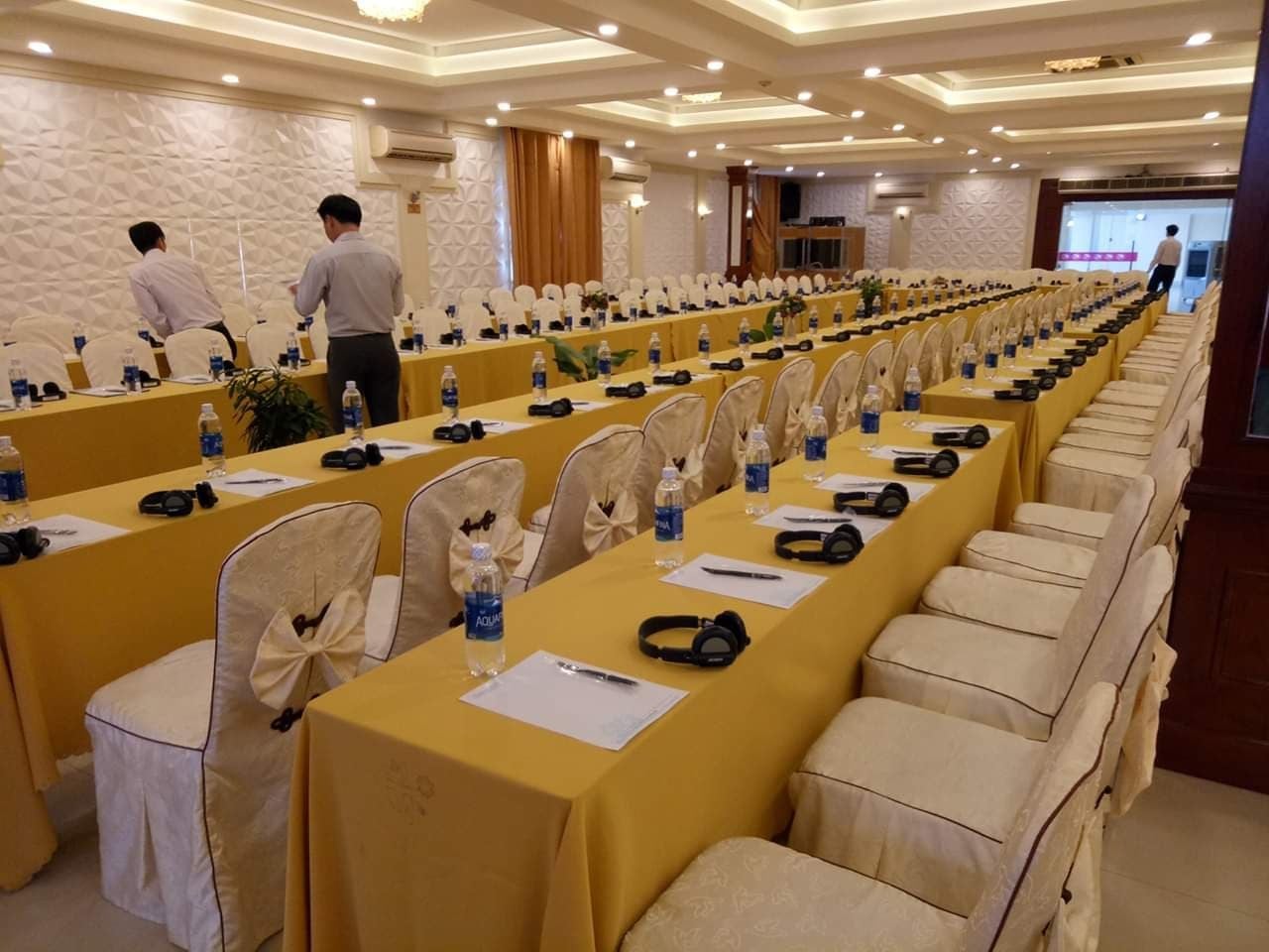 Tai Nghe Phiên Dịch Là Gì? Thuê Tai Nghe Phiên Dịch Ở Đâu? Tai Nghe Phiên Dịch Là Gì? Thuê Tai Nghe Phiên Dịch Ở Đâu?