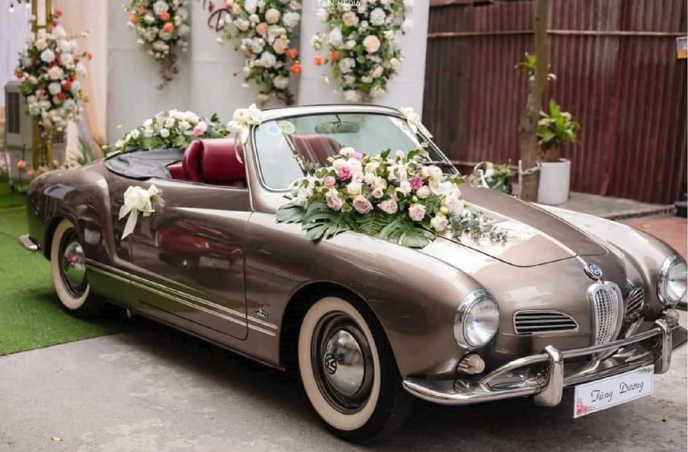 Dịch Vụ Thuê Xe Cổ Sài Gòn: Phong Cách Độc Đáo, Kỷ Niệm Đáng Nhớ