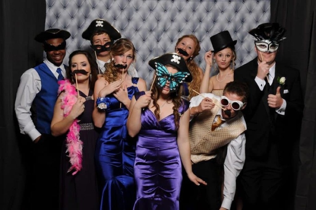 Tổng Hợp Cách Trang Trí Sân Khấu Tiệc Tất Niên Chi Tiết