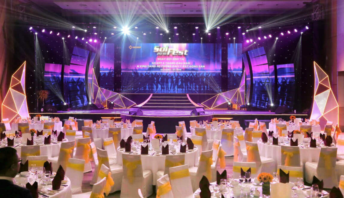 Tổng Hợp Cách Trang Trí Sân Khấu Tiệc Tất Niên Chi Tiết