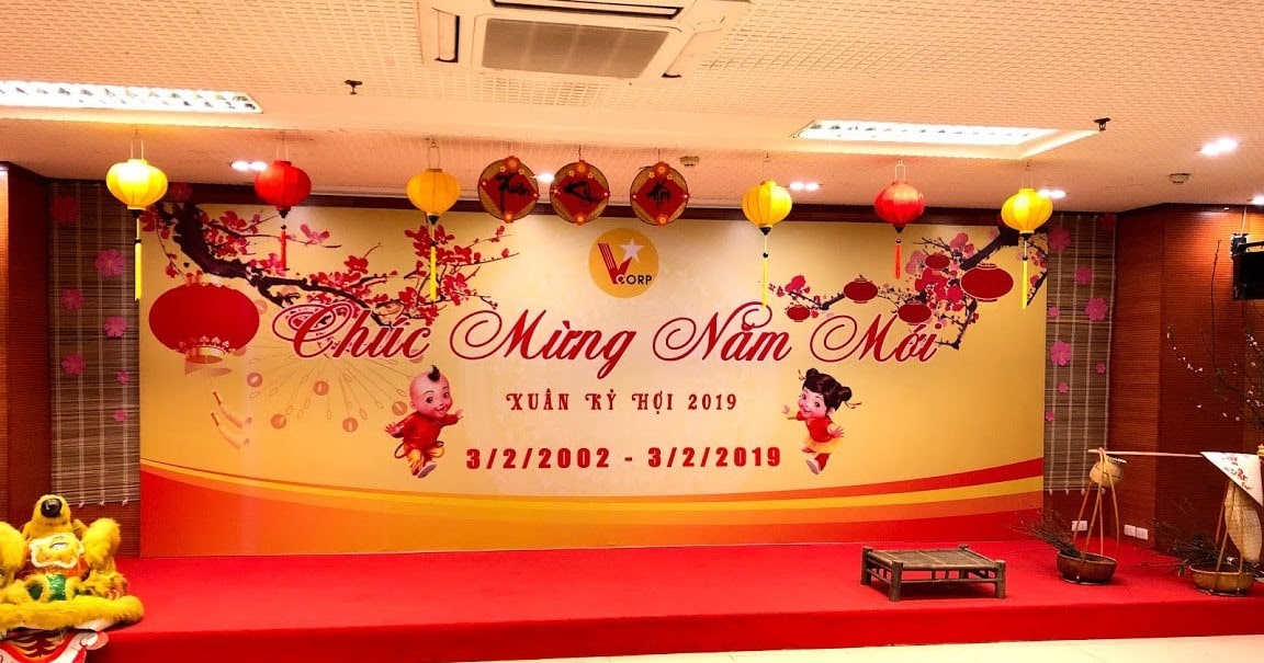 Tổng Hợp Cách Trang Trí Sân Khấu Tiệc Tất Niên Chi Tiết