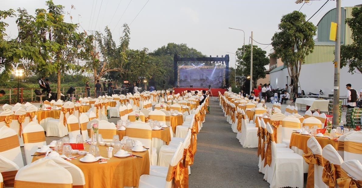 Tổng Hợp Cách Trang Trí Sân Khấu Tiệc Tất Niên Chi Tiết