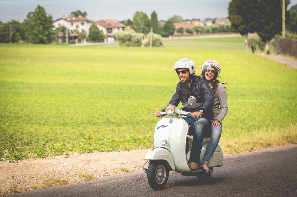 Xe Vespa Cổ Đẹp - Yếu Tố Tạo Nên Một Bức Ảnh Cổ Điển, Lãng Mạn